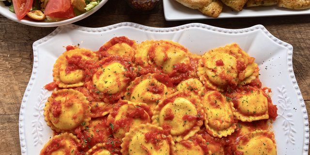 Cheese Ravioli Tray