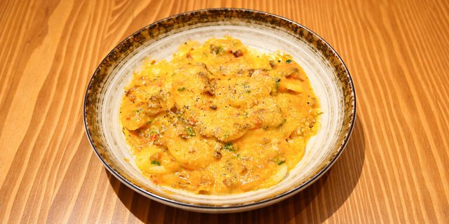 Spicy Rice Cake Carbonara