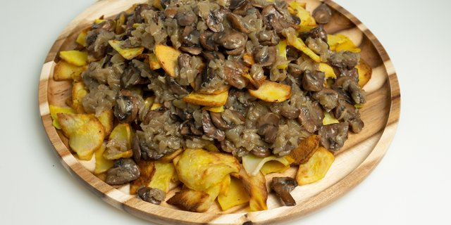 Pan-Fried Potatoes w/ Mushrooms