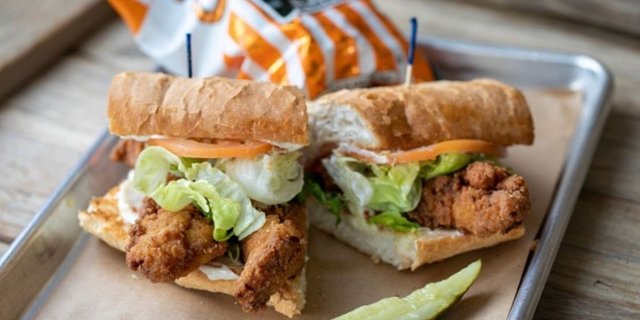Fried Chicken Po'boy