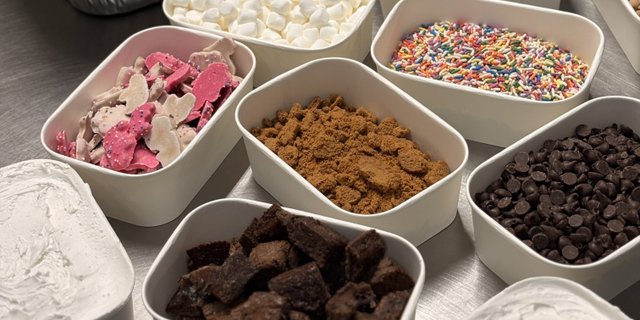 Create-Your-Own Cake Bar
