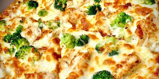 Chicken Broccoli Alfredo Pizza