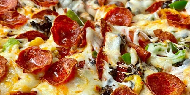 Deluxe Pizza