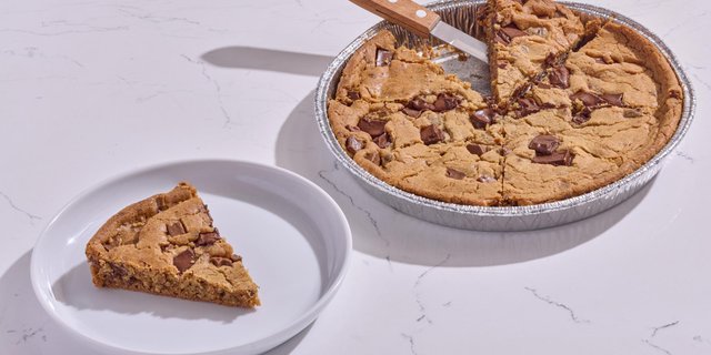 Chocolate Chip Pizza Cookie