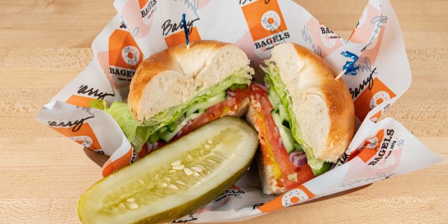 Hummus & Veggie Bagel Sandwiches