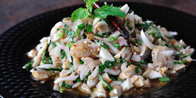 Larb Hed Kao Kua