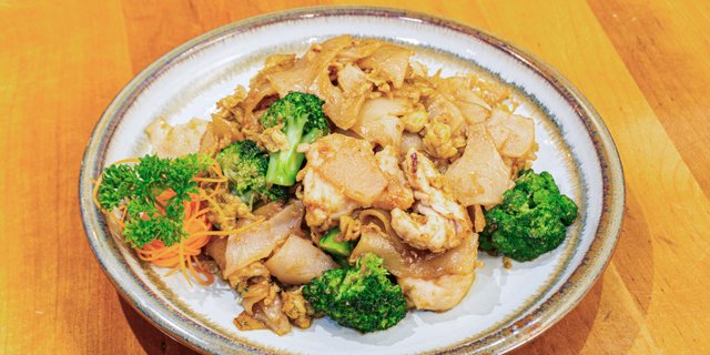 Pad See Eiw Tray