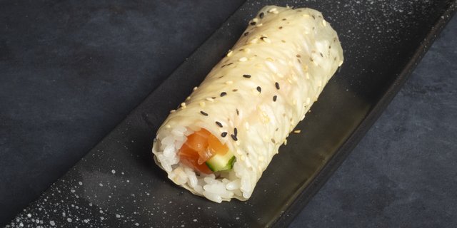 Salmon Hand Roll Light