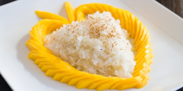Sticky Rice w/ Mango