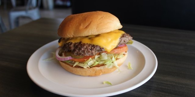 Stomps Cheeseburger
