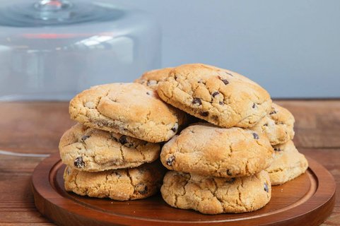 Jumbo Chocolate Chip Cookie