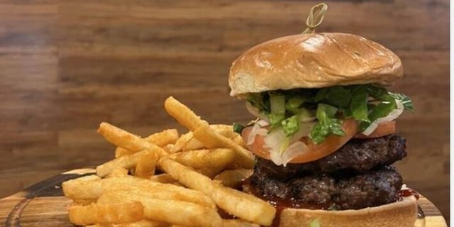 Kanoon Smoked Meat Burger