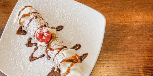 One Dozen Large Cannolis