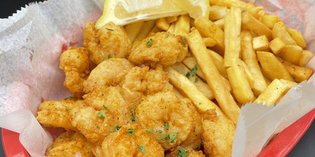 Hand-Breaded Fried Shrimp Basket