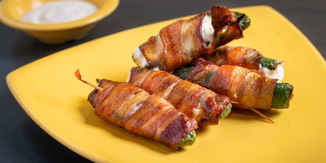 Bacon-Wrapped Jalapeño Poppers