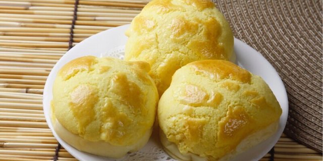 Pineapple Custard Buns