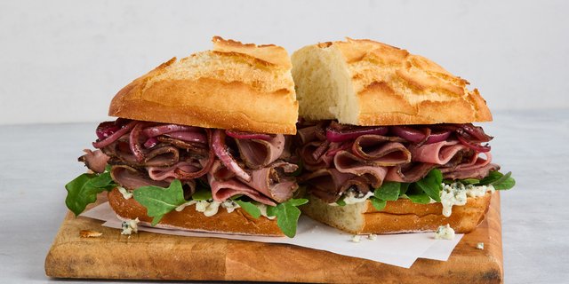 Roast Beef & Bleu Sandwich Lunch Box w/ Salad