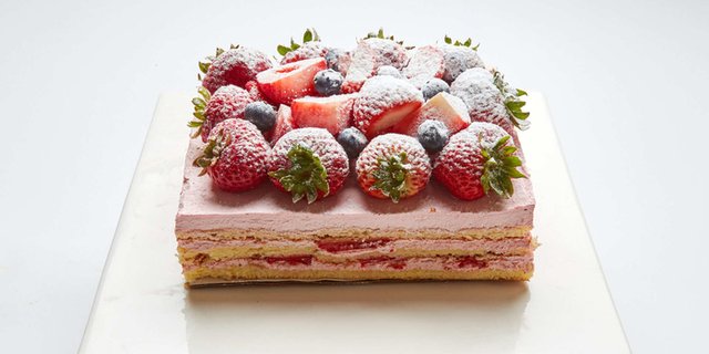 Strawberries & Cream Cake