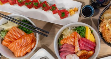 Sushi & Bowls