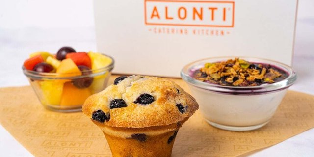 Muffin & Yogurt Parfait Breakfast Box