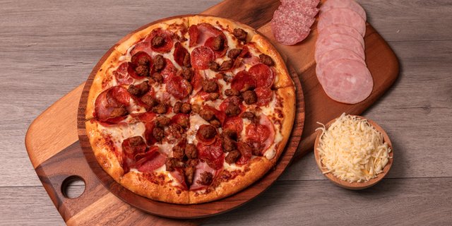 New York Deli (Meat Lovers) Pizza