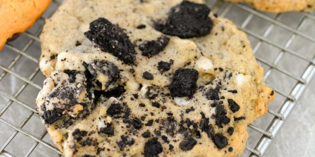 Cookies & Cream Cookies