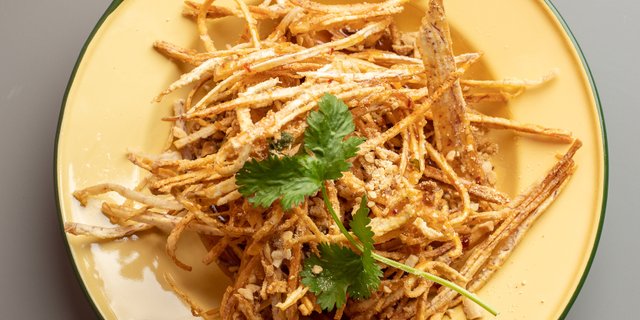 Puerk Tod (Crunchy Taro Crisps)