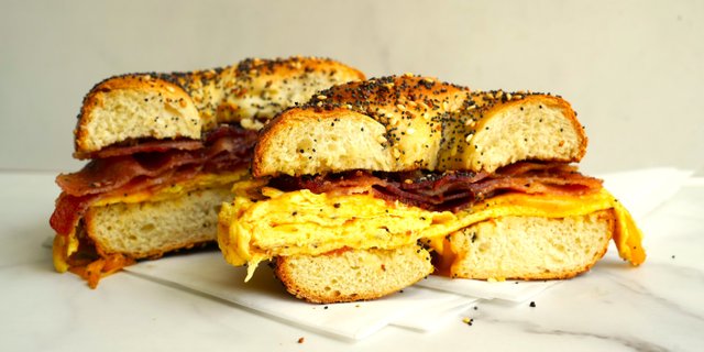Bacon, Egg & Cheese Breakfast Sandwich Tray