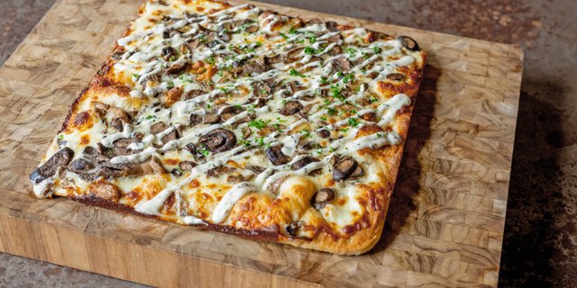 Funghi & Tartufo Pizza