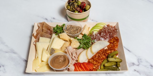 Medium Charcuterie & Cheese Board