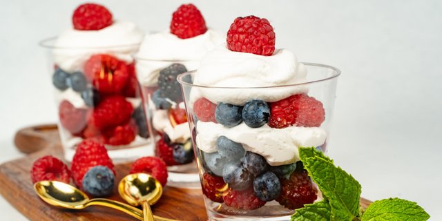 Vegan Berries & Creme Cups