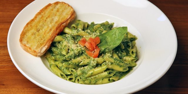 Penne w/ Basil Pesto