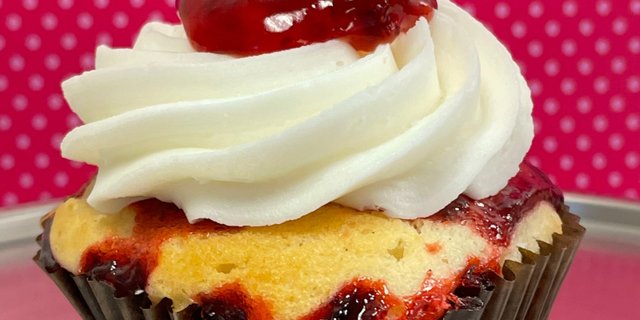 Strawberries 'n Cream Cupcake