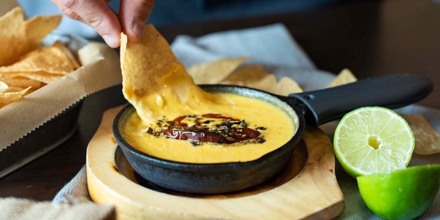 Masala Queso Dip & Chips