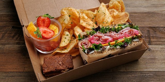 Ham + Cheddar Half-Sandwich Box