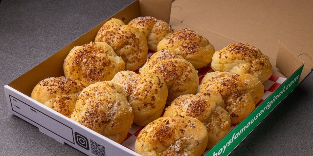 D's Garlic Knots Tray
