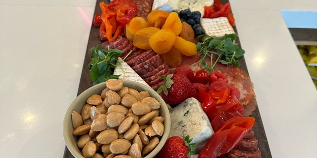 Cheese & Charcuterie Tray