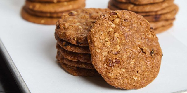 12 Mini Oatmeal Raisin Cookies