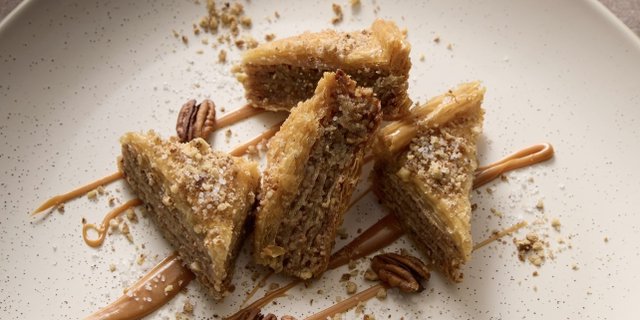 Salted Caramel Pecan Crisp Baklava Box