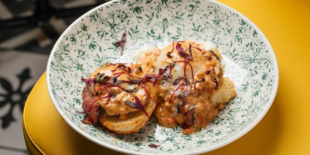 Crab Cake Benedict Sliders