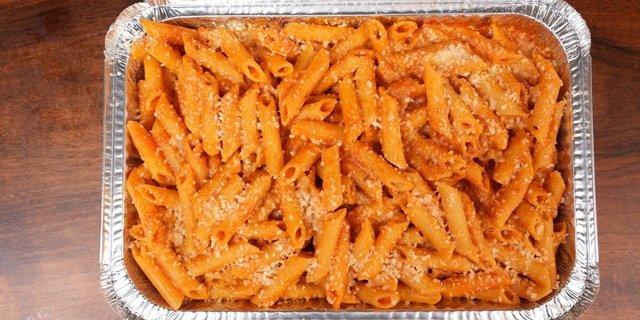 Penne Pasta w/ Tomato Sauce