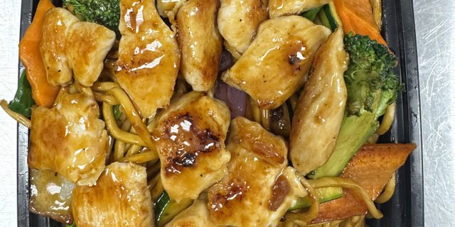 Chicken Stir-Fry Lo Mein Tray