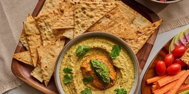 Mediterranean Hummus Platter