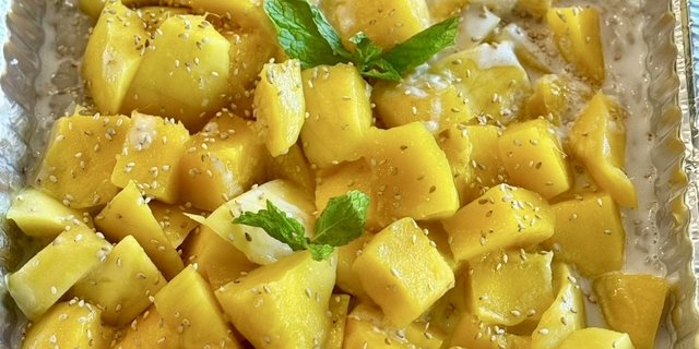 Mango w/ Sticky Rice