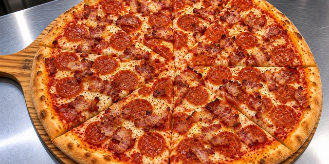 Pepperoni & Bacon Pizza