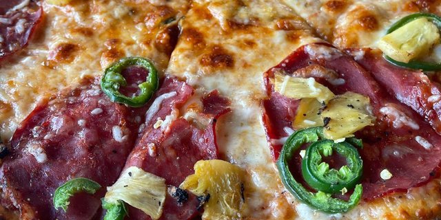 Spicy Hawaiian Pizza