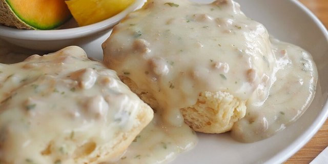 Betty's Southern Biscuit & Gravy