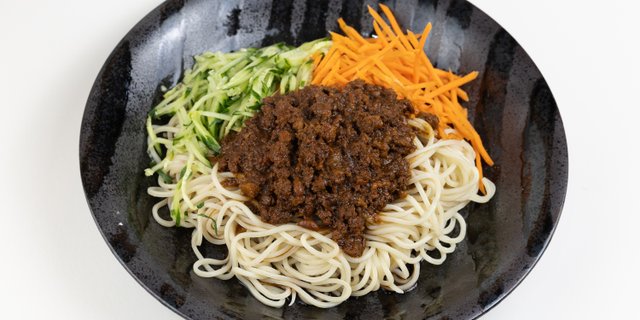 Soybean Paste Dry Noodles w/ Pork