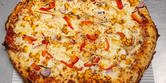 Chili Paneer Pizza