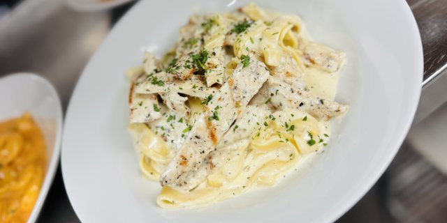 Fettuccine Alfredo